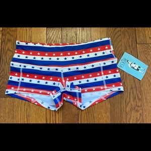 Fleo NWT Low Rise Contour shorts Size S Small